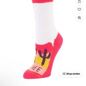 Airplus Holiday Spa Crew Socks, White/Pink Wild and Free, Women's 5-10